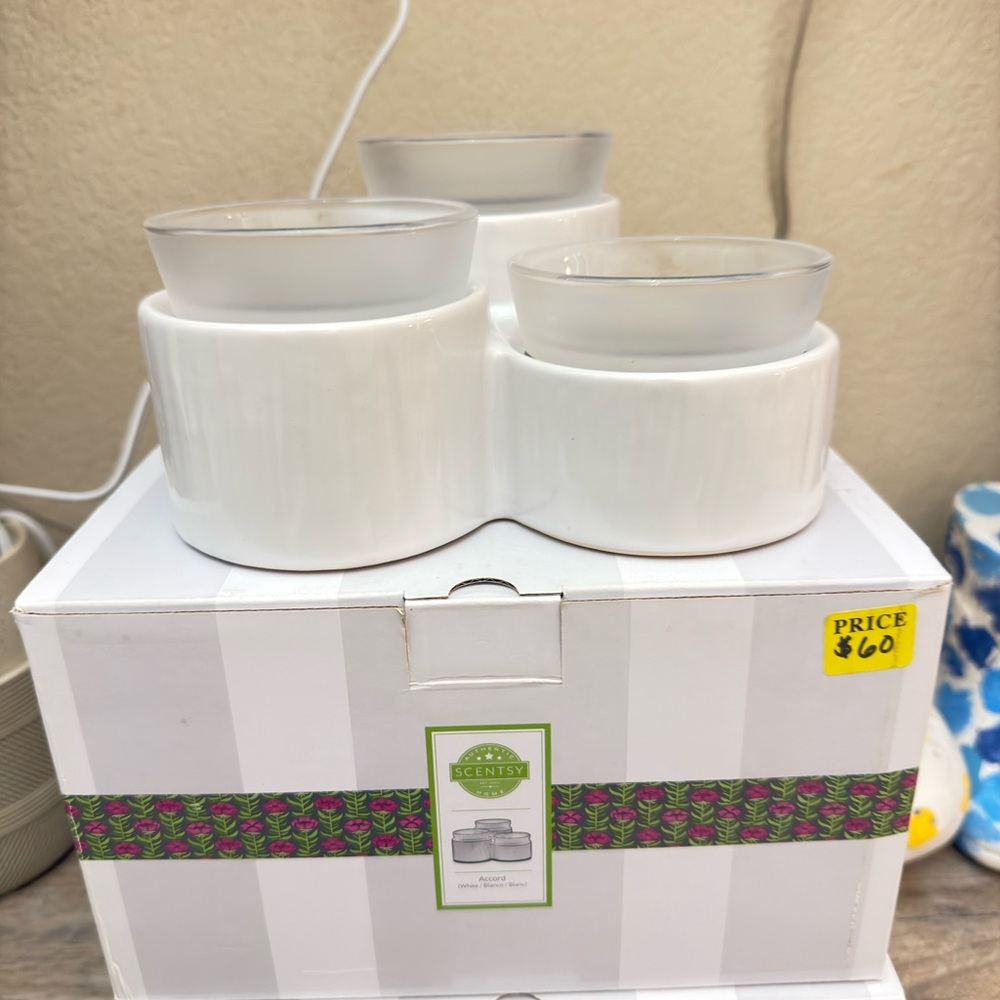 Scentsy Accord White Ceramic Warmer Trio